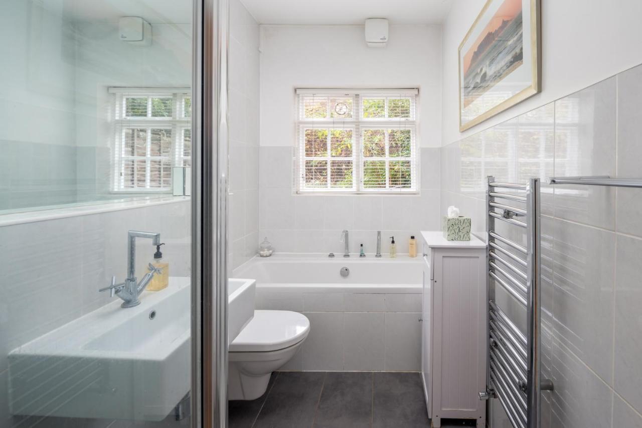 Charming 2Br Flat With Patio In Hammersmith Лондон Экстерьер фото